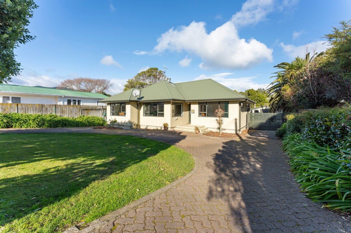62 Raumati Road, Raumati Beach, Paraparaumu - Carousel 2