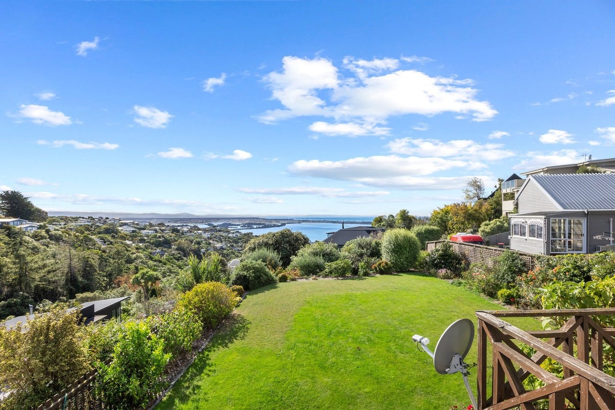 15 Toledo Place, Mount Pleasant, Christchurch - Carousel 14