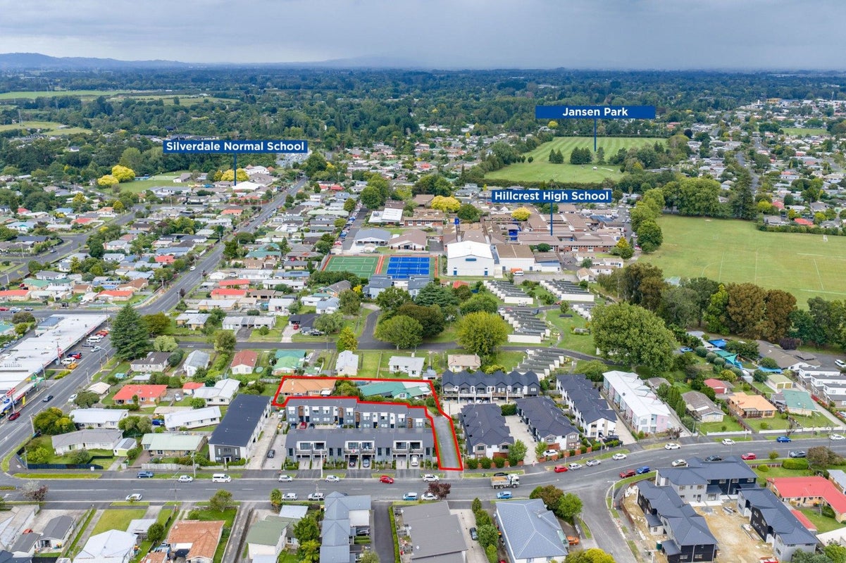 82 and 84 Carrington Avenue, Silverdale, Hamilton, Waikato - Carousel 1