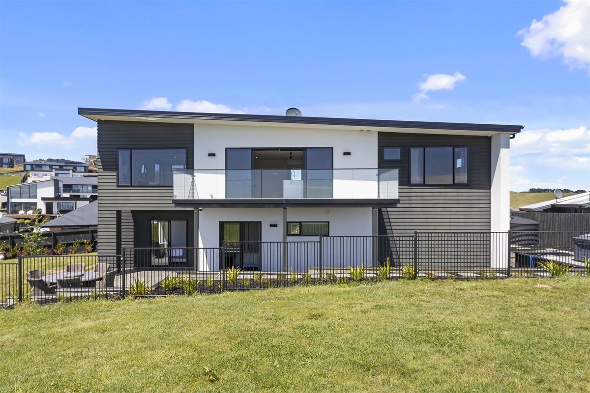 129 Penruddock Rise, Westmorland, Christchurch - Carousel 2