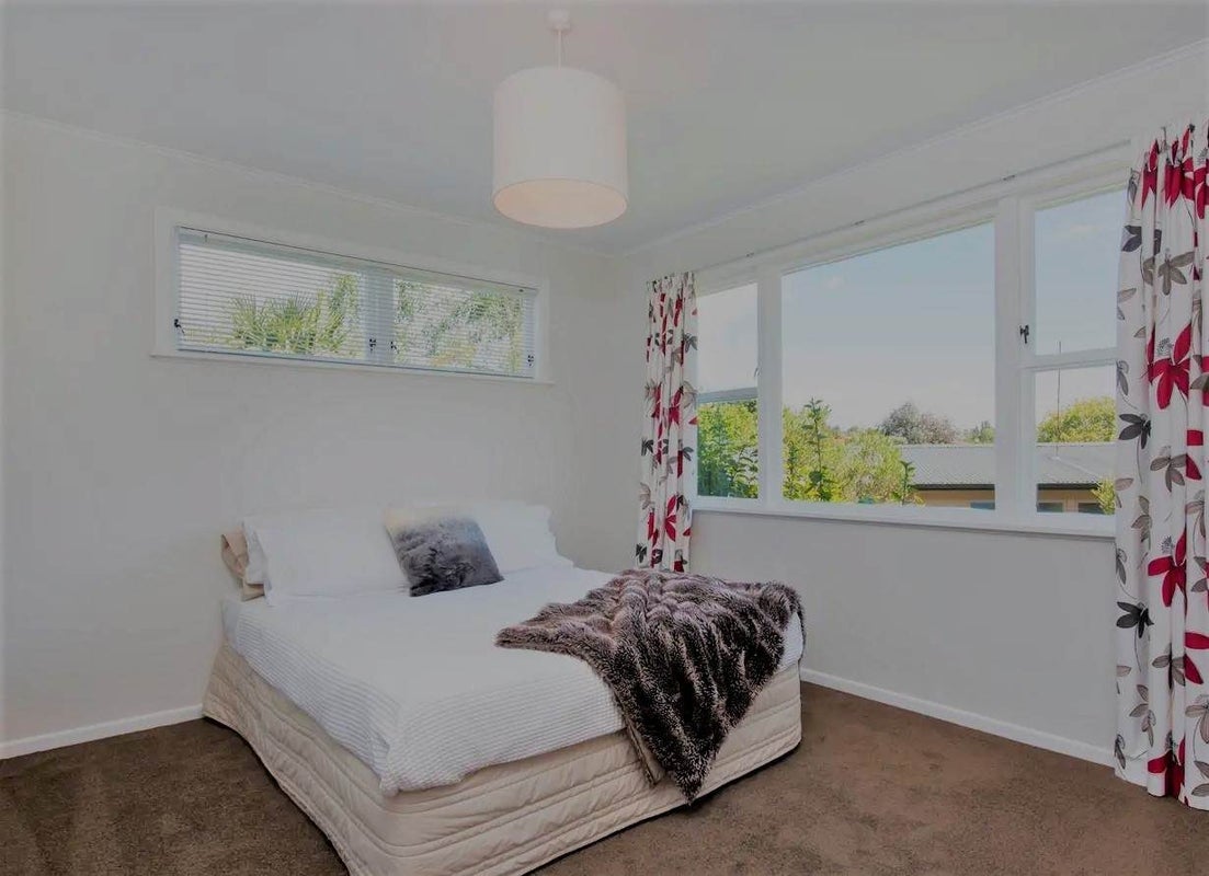 18 Robbies Road, Shelly Park, Auckland - Carousel 2