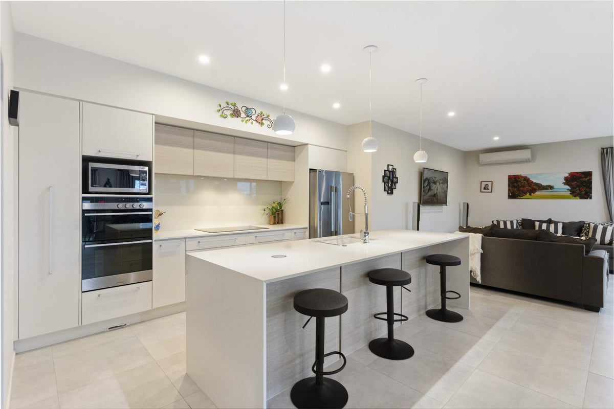 25 Doidge Street, Beachlands, Auckland - Carousel 2