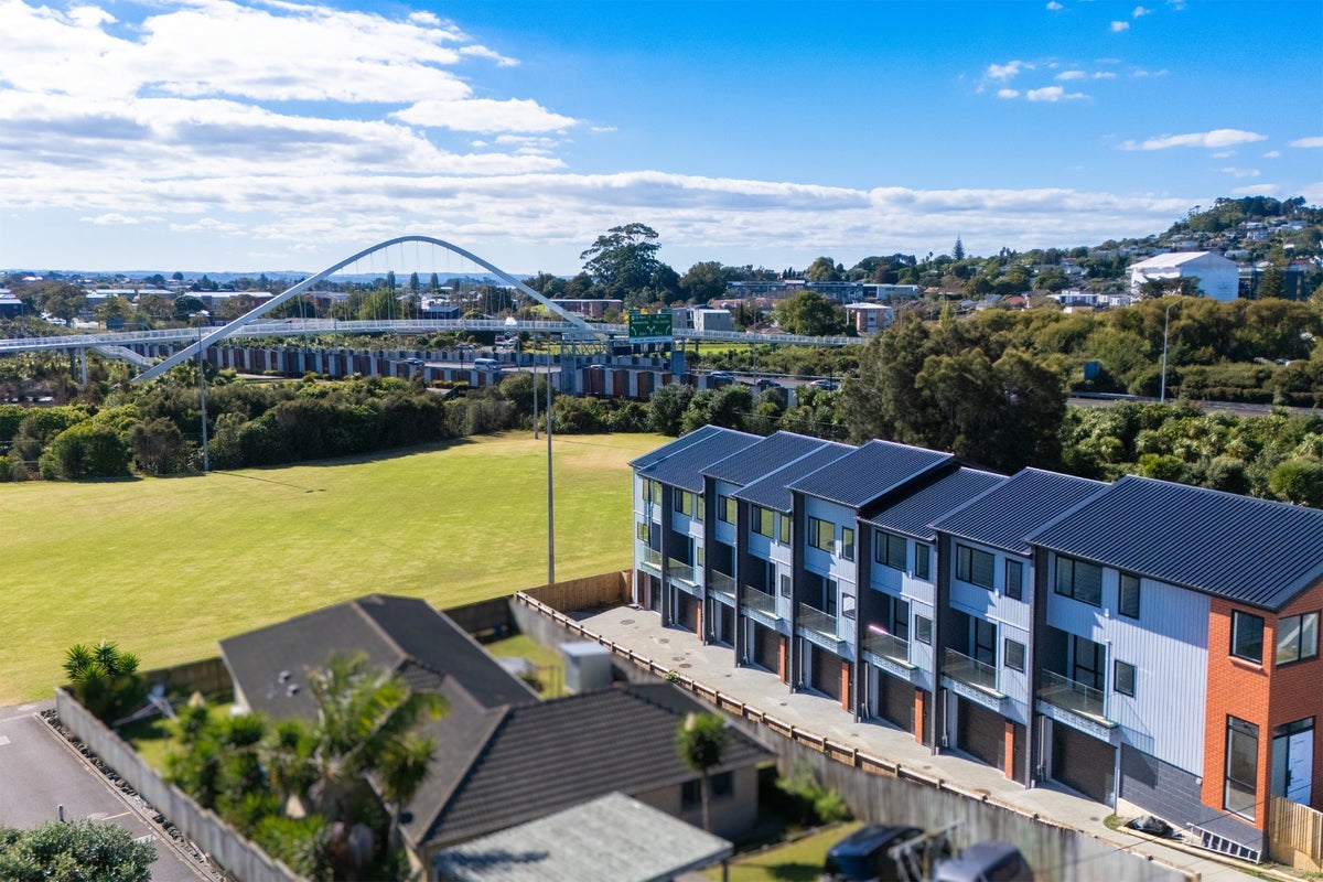 2/21 Valonia Street, New Windsor, Auckland - Carousel 2