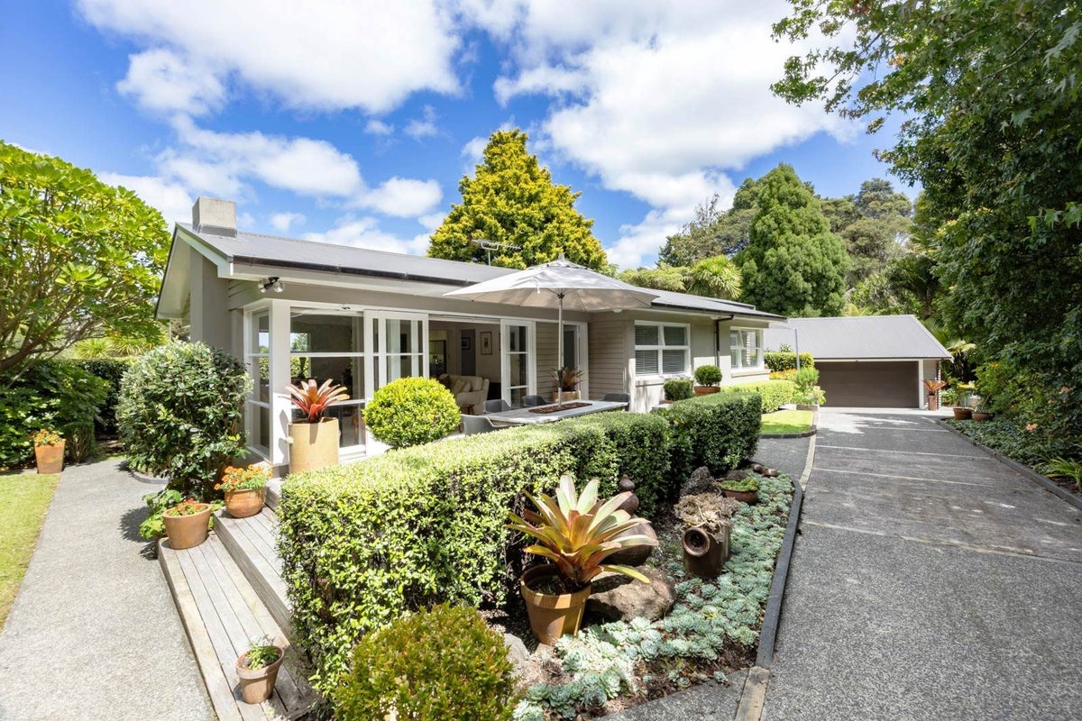 541A South Titirangi Road, Titirangi, Auckland - Carousel 1