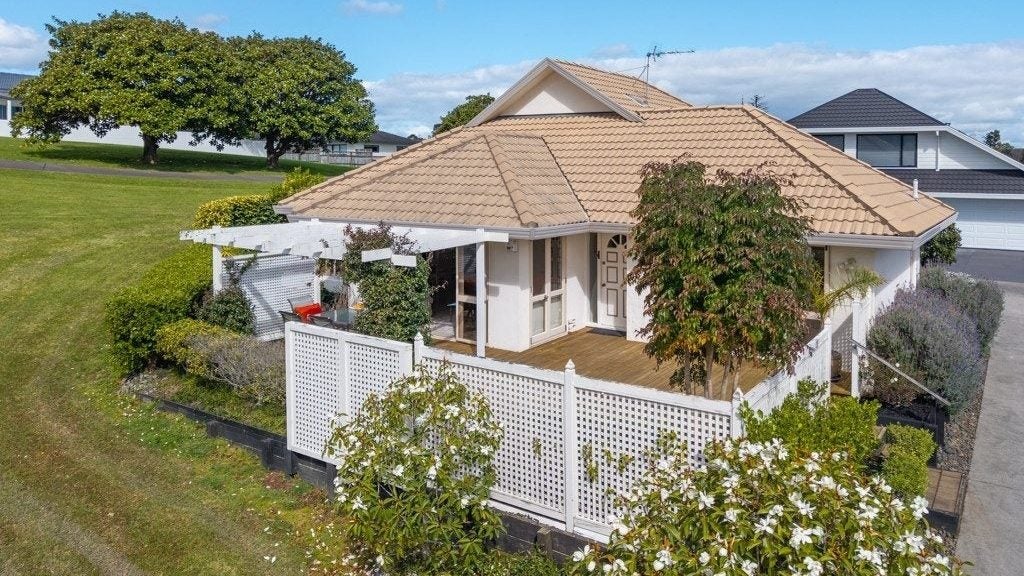 1/9 Putter Place, Golflands, Auckland - Carousel 1