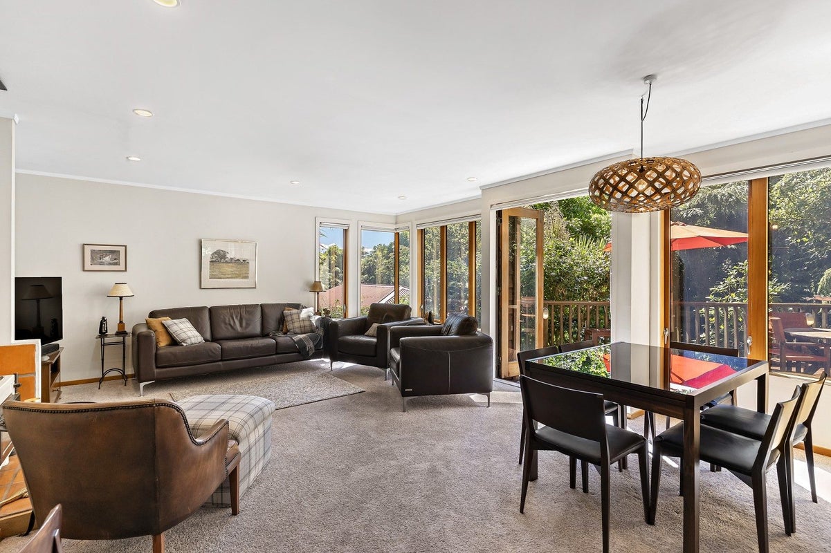 41 Rona Street, Eastbourne, Lower Hutt - Carousel 1