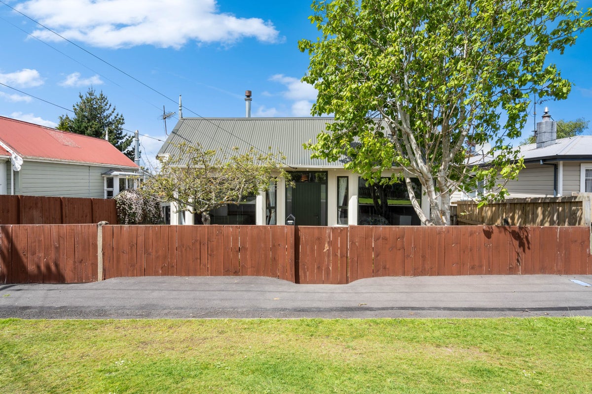 10 Constant Street, Sawyers Bay, Port Chalmers - Carousel 1
