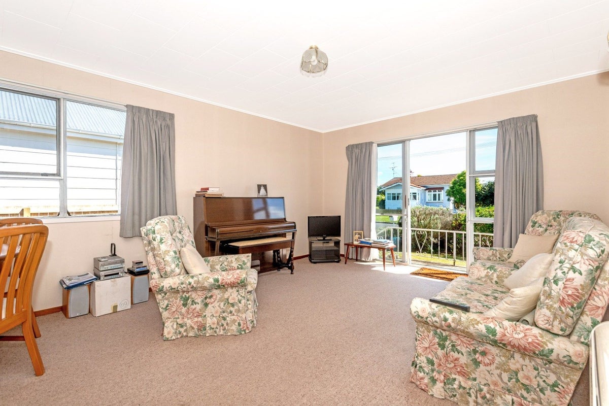 1/30 Albert Street, Te Hapara, Gisborne - Carousel 1