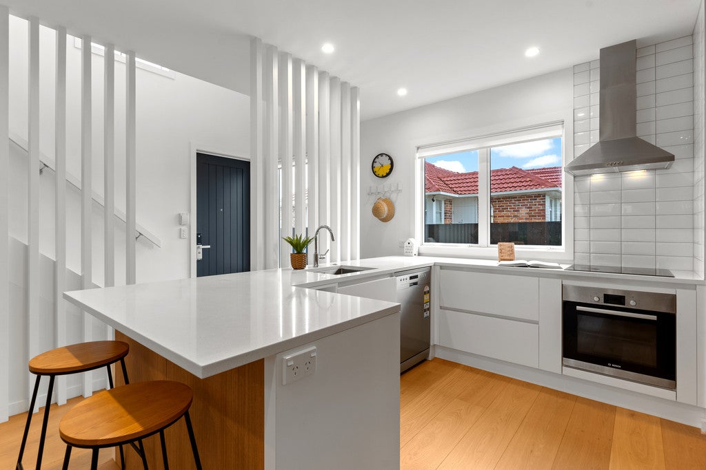 17B Holland Ave, Point England, Auckland  - Carousel 2