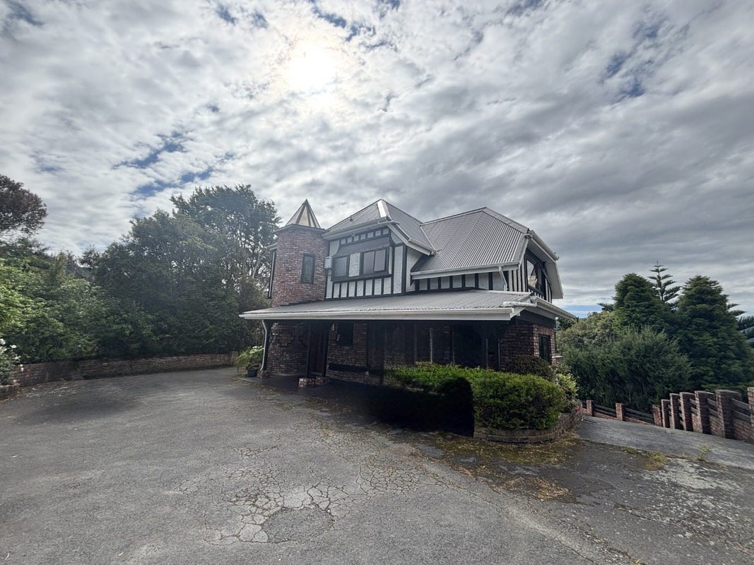 1 Hobbit Lane, Pinehaven, Upper Hutt - Carousel 1