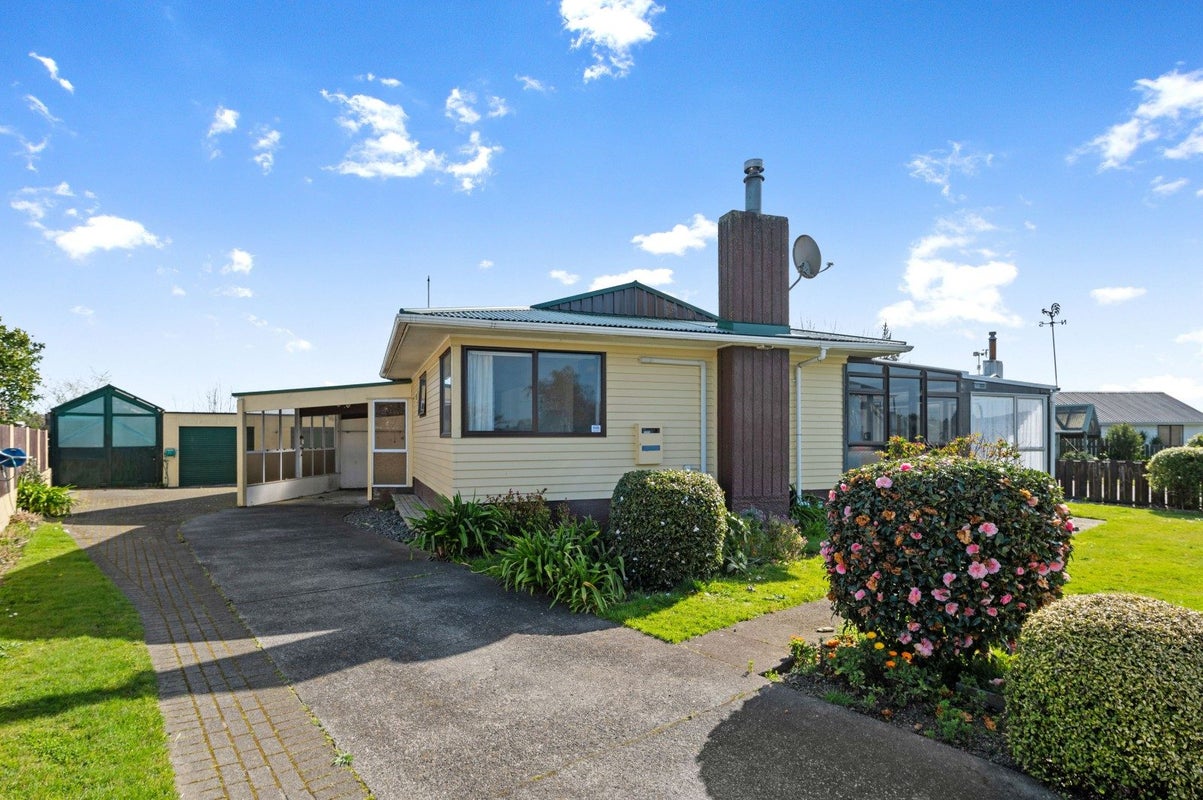 32 Browning Crescent, Owhata, Rotorua - Carousel 1