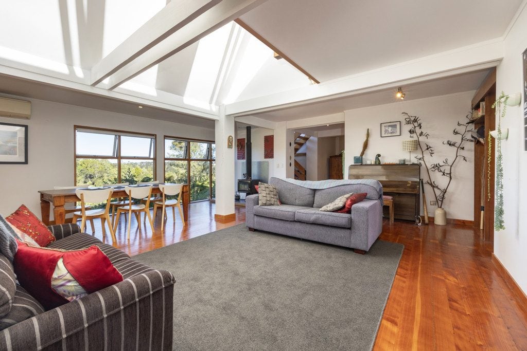 186B Woodlands Park Road, Titirangi, Auckland - Carousel 2