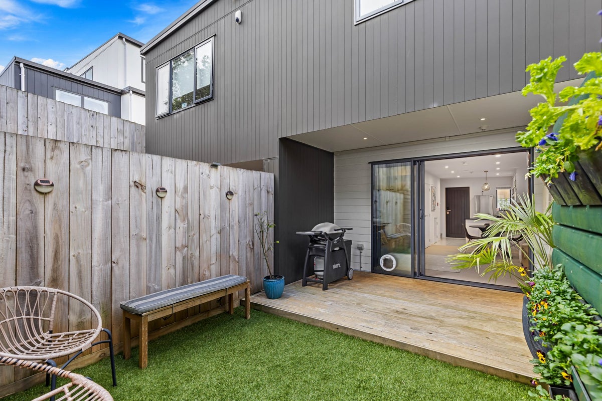 15/18 Hewlett Road, Massey, Waitakere City, Auckland - Carousel 1