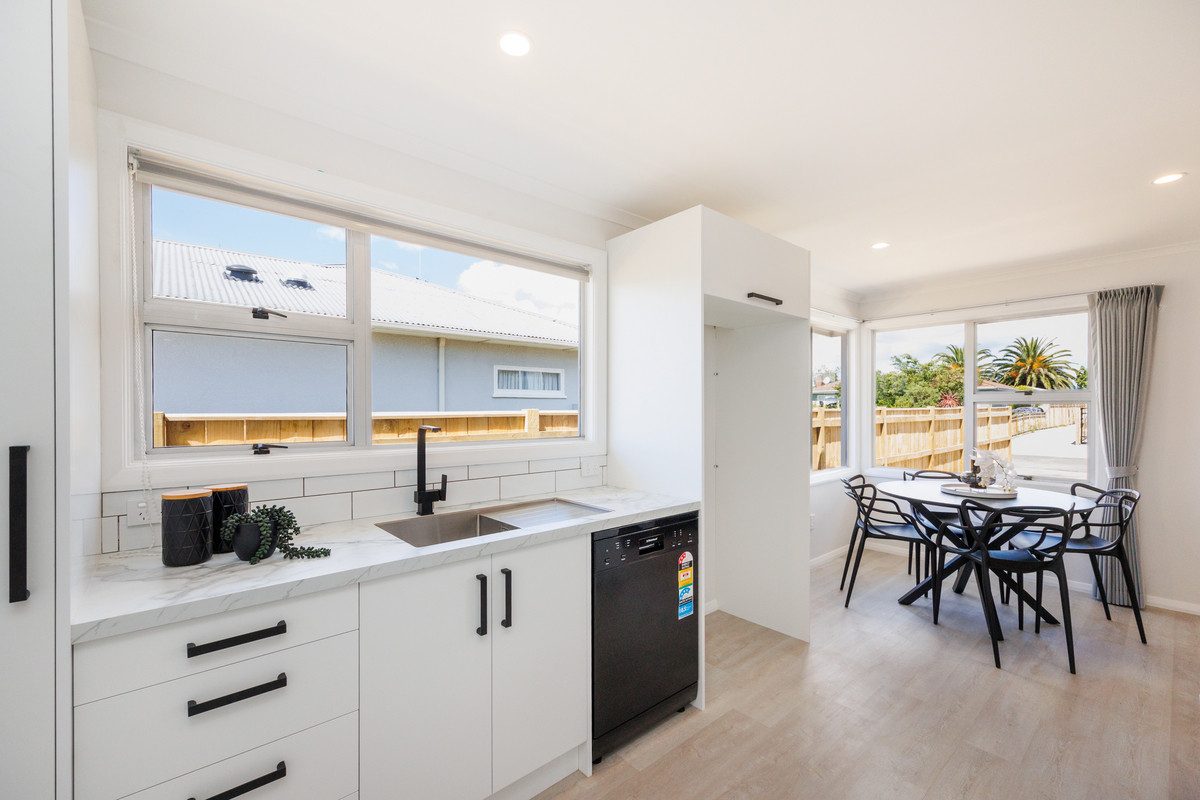 5 Belvedere Crescent, Takaro, Palmerston North - Carousel 2