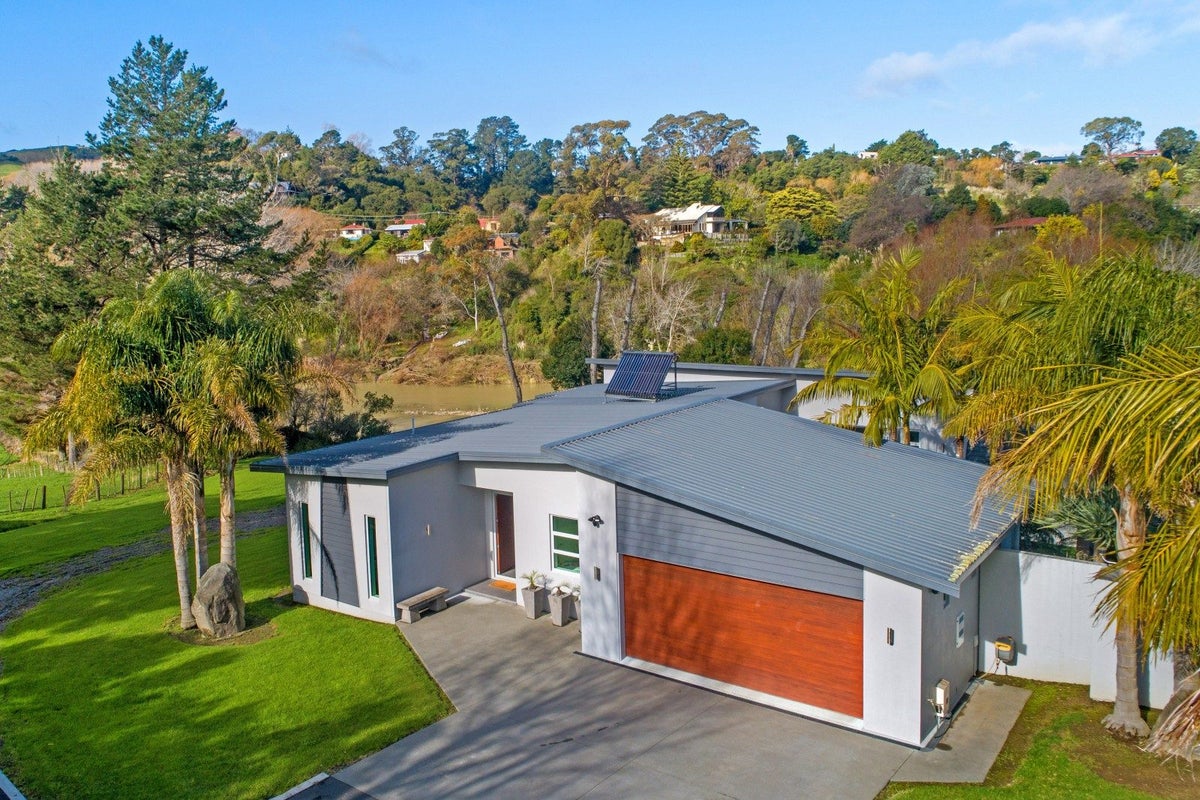57 Island Road, Whataupoko, Gisborne - Carousel 25