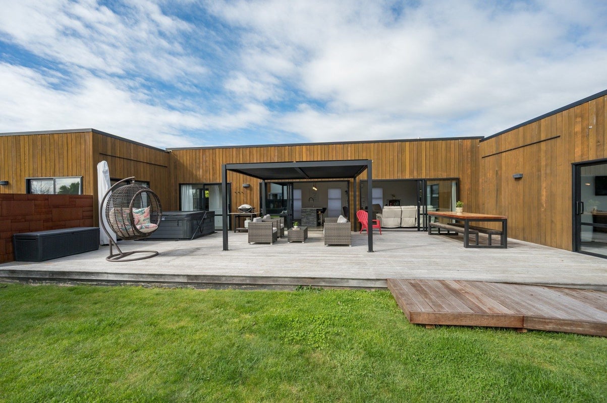 12 Puketutu Grove, Motueka - Carousel 1