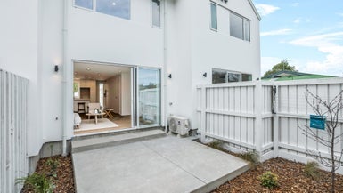 4/24 Dampier Street, Woolston, Christchurch - Carousel 1