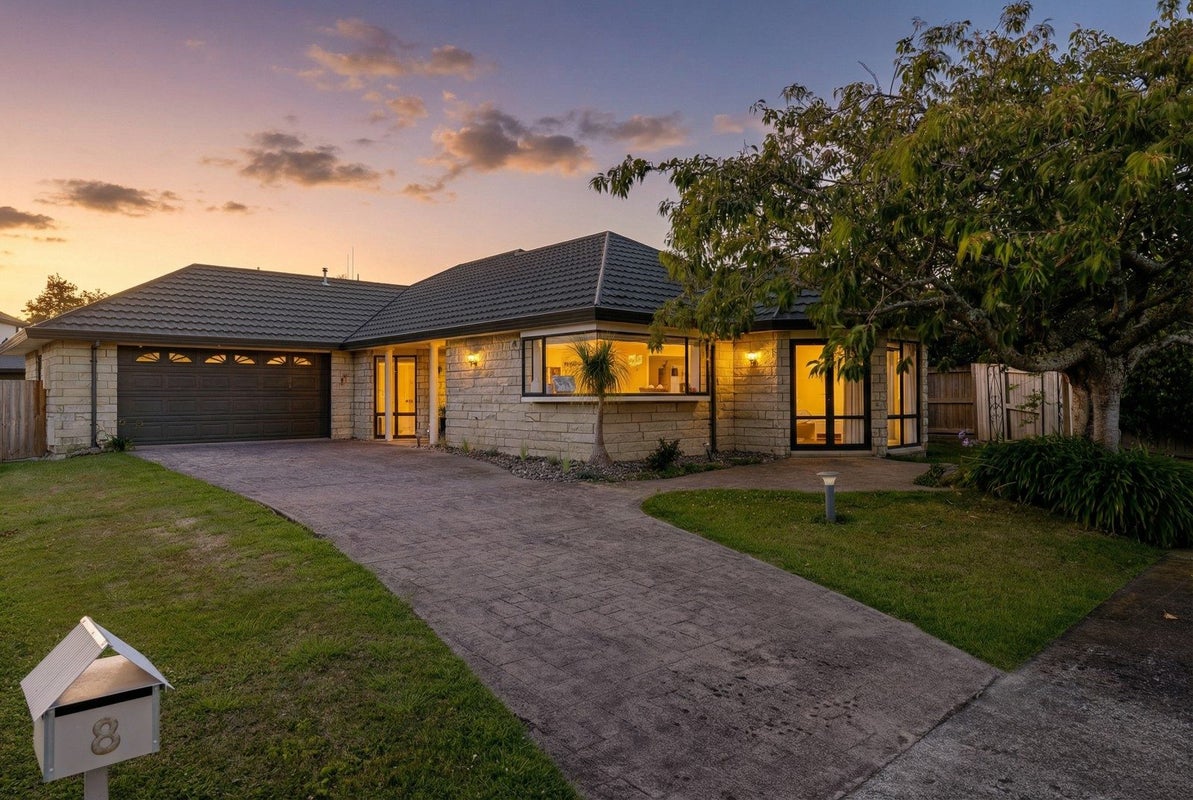 8 Rothesay Place, Highbury, Palmerston North - Carousel 1