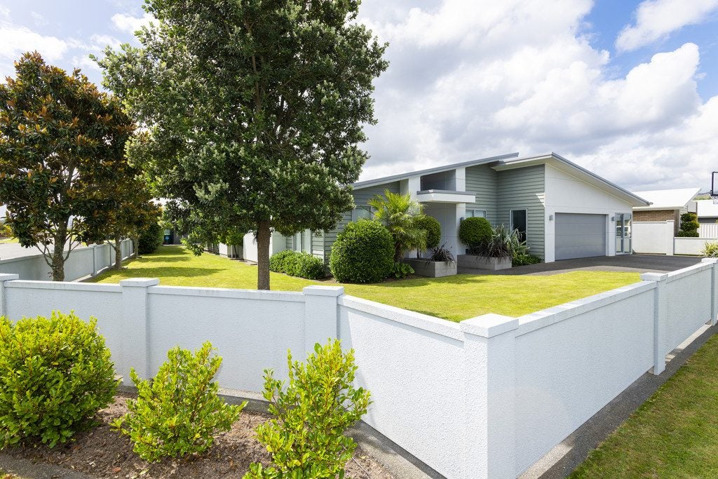 2 Fisher Place, Lytton West, Gisborne - Carousel 1
