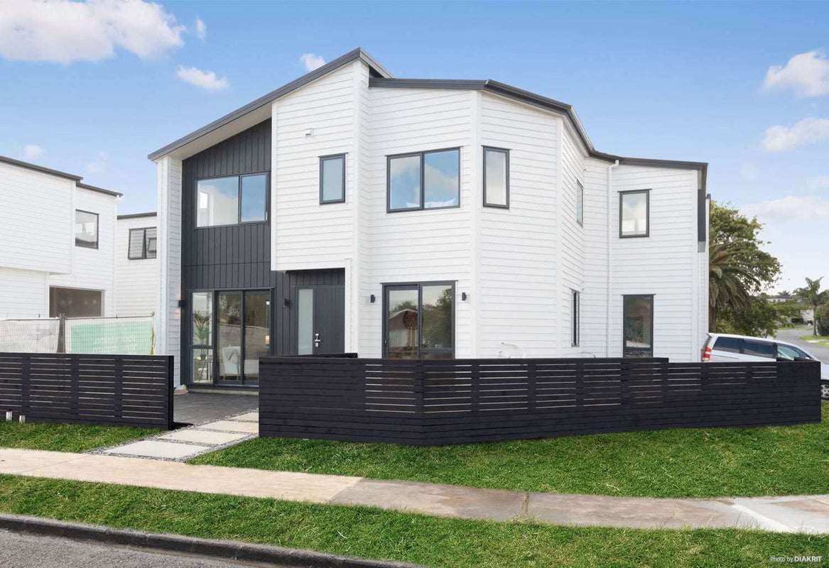 17E Stanniland Street, Sunnyhills, Auckland - Carousel 2