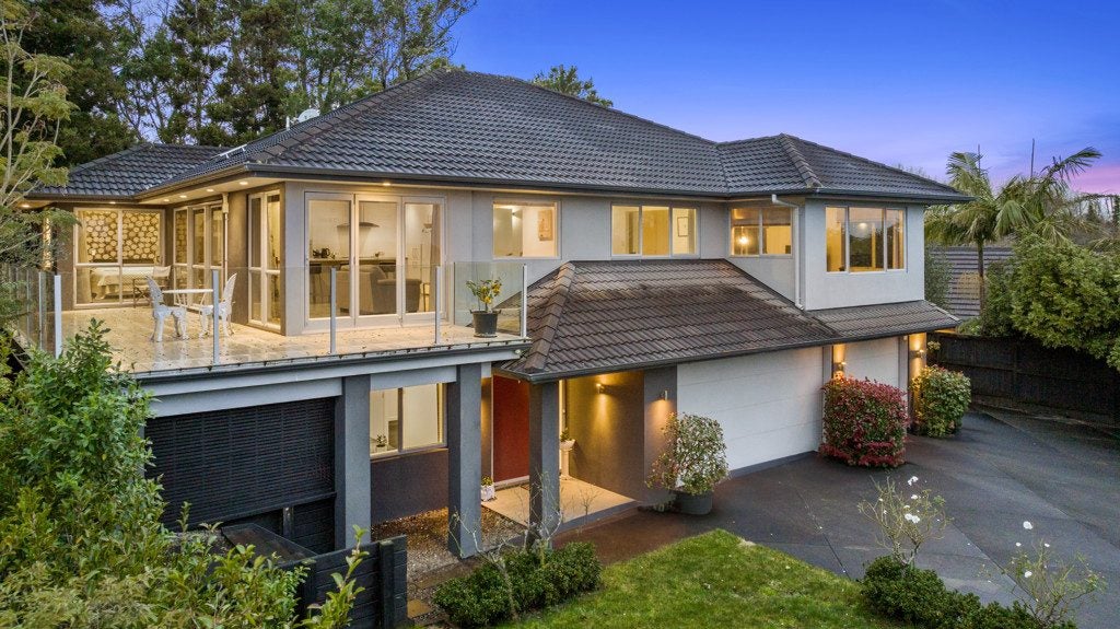 8 Baverton Drive, Flat Bush, Auckland - Carousel 2