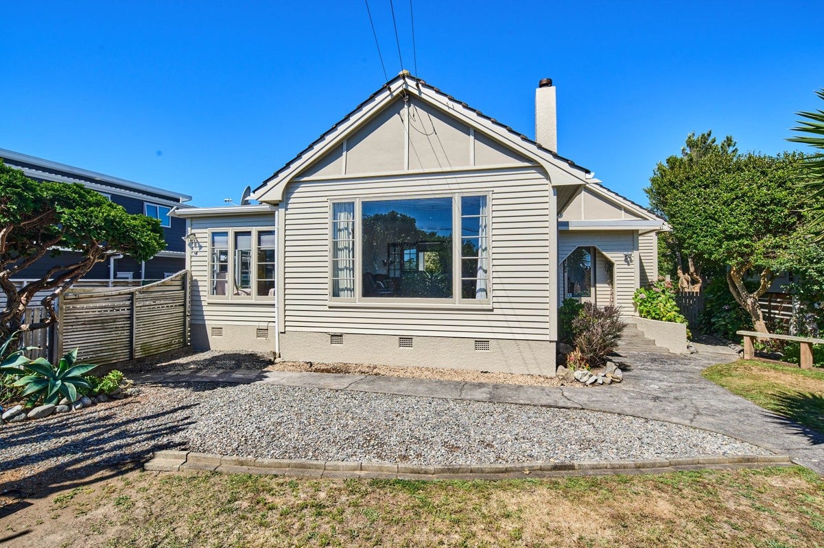 135 Seaview Road, Paraparaumu Beach, Paraparaumu - Carousel 1