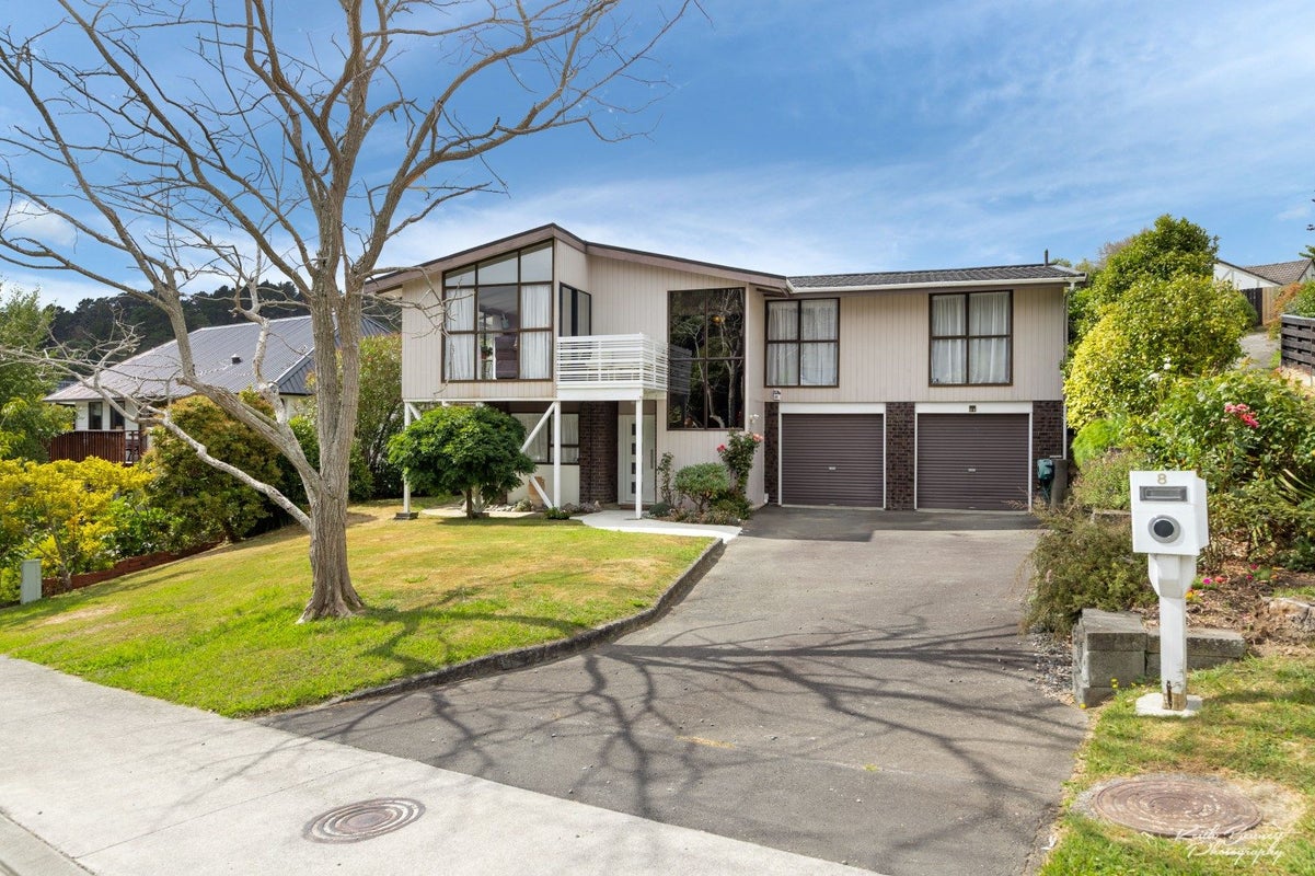 8 Tapestry Grove, Silverstream, Upper Hutt - Carousel 1