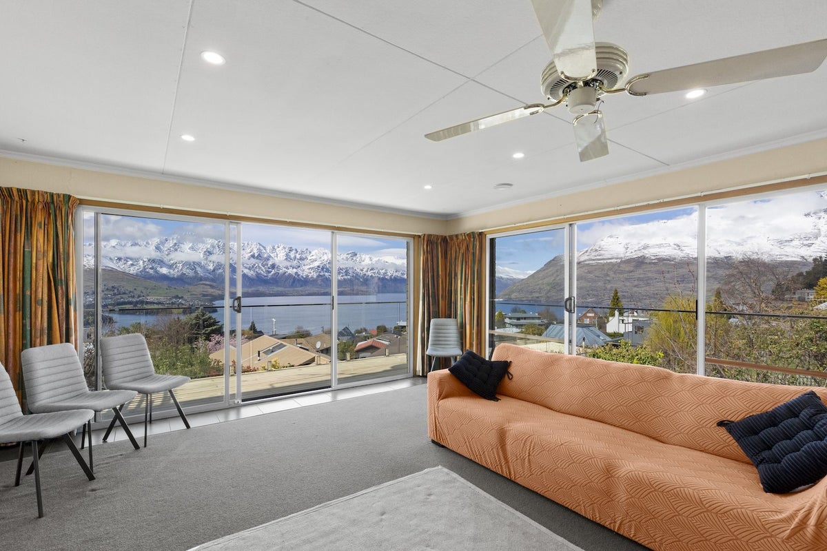 21B Avalon Crescent, Fernhill, Queenstown - Carousel 1