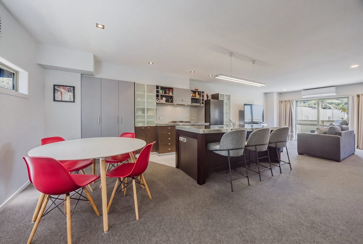 2/21 Hunters Park Drive, Three Kings, Auckland City, Auckland - Carousel 1
