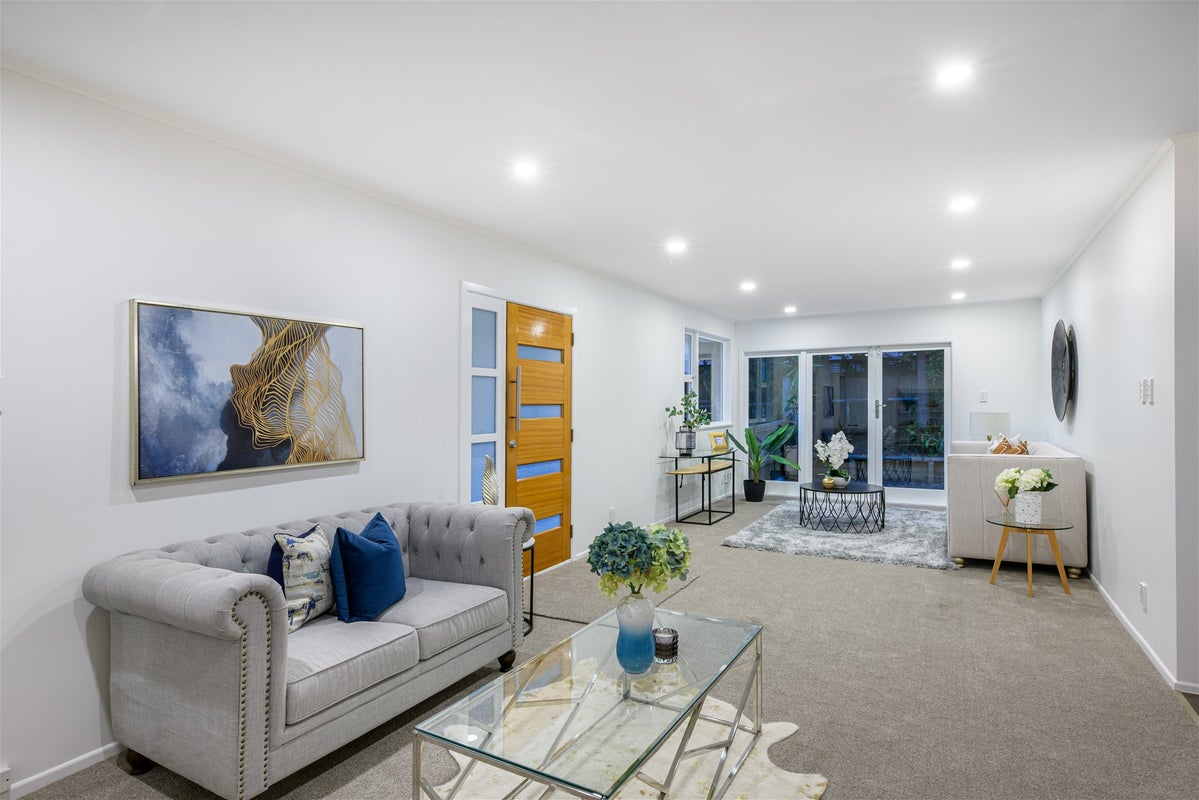 8 Thuja Street, Green Bay, Auckland - Carousel 2