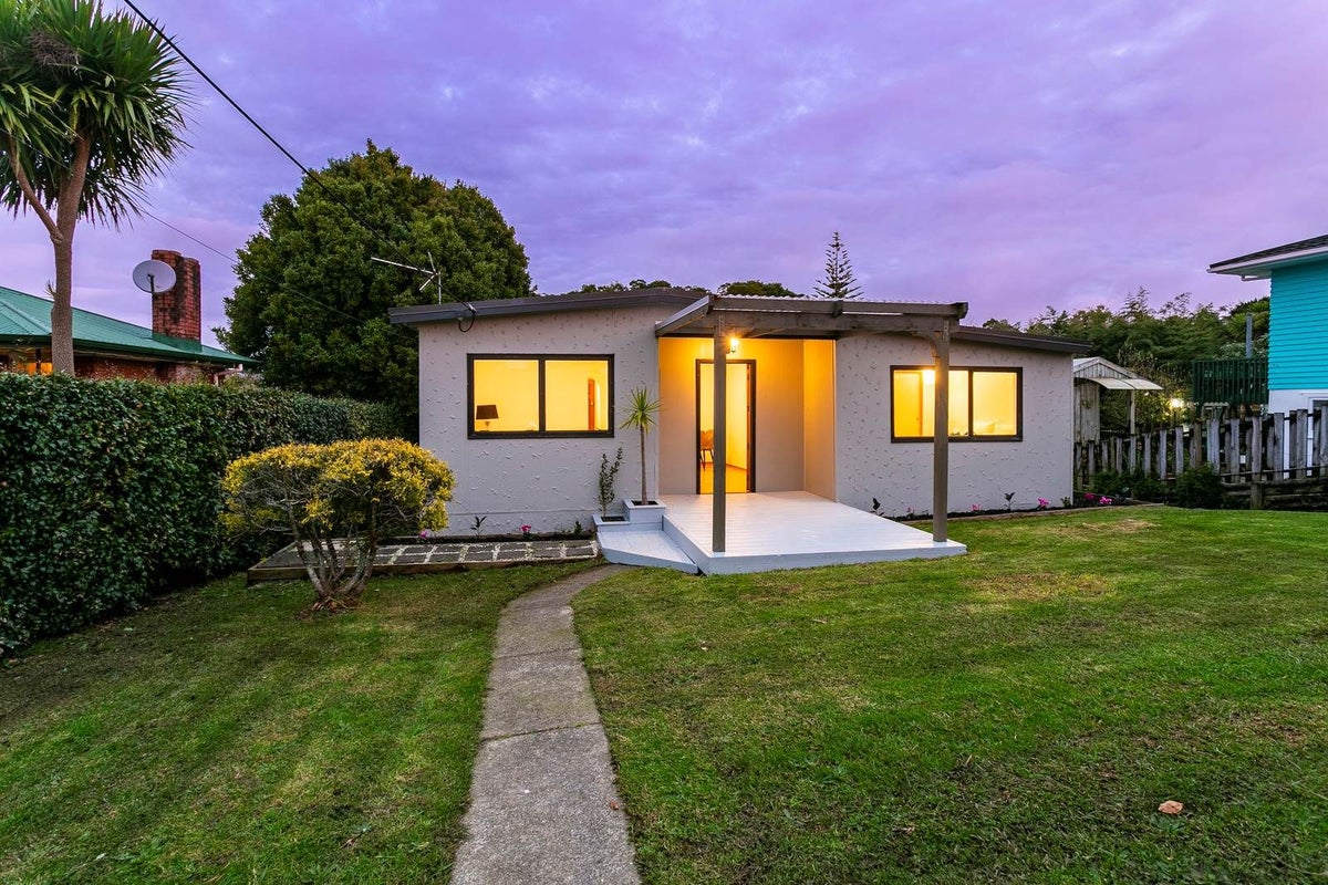 1/15 Fordham Street, Beach Haven, Auckland - Carousel 2