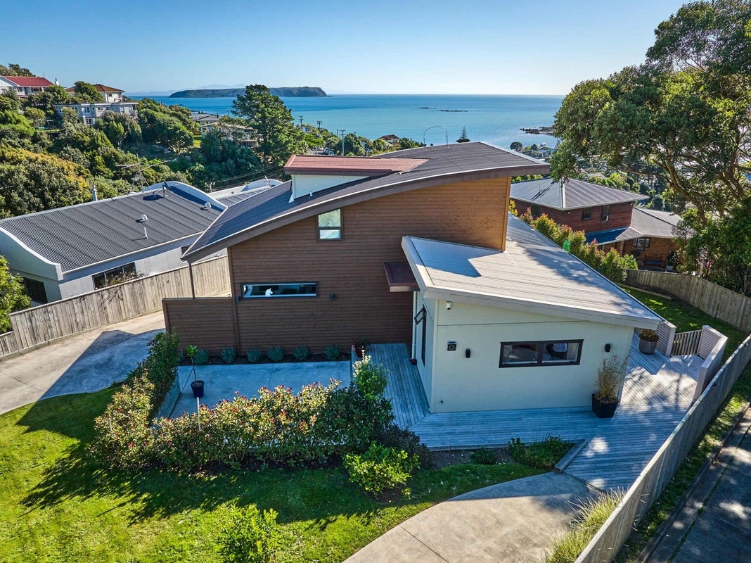 16 Lagden Street, Camborne, Porirua - Carousel 2