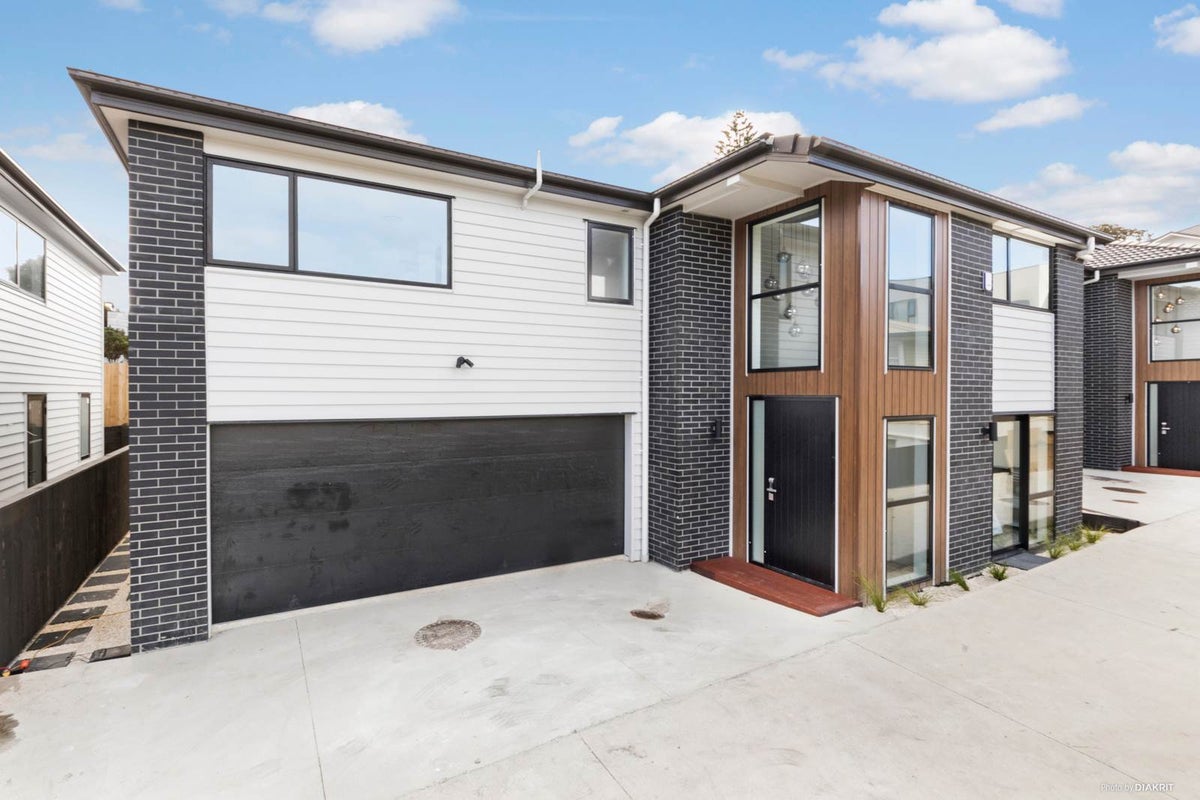 42B Kinross Street, Blockhouse Bay, Auckland - Carousel 1