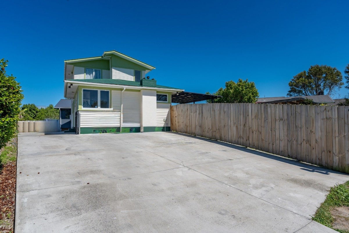 29 Deanwell Avenue, Deanwell, Hamilton - Carousel 1