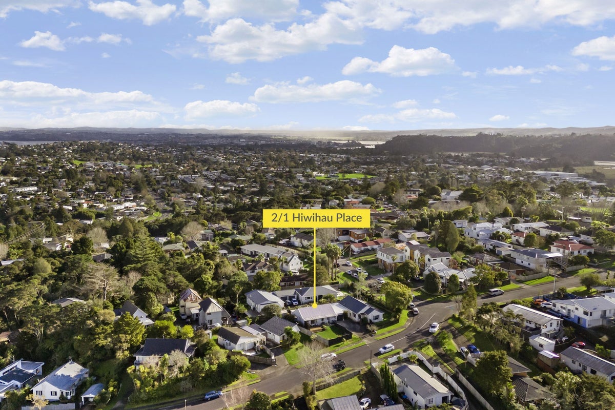 2/1 Hiwihau Place, Glenfield, Auckland - Carousel 22