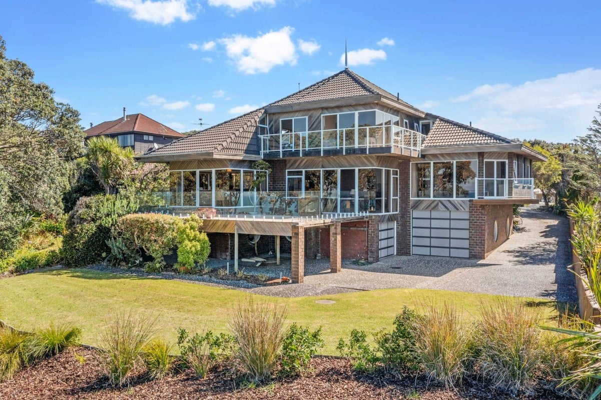 6 Sharon Road, Waiake, Auckland - Carousel 1