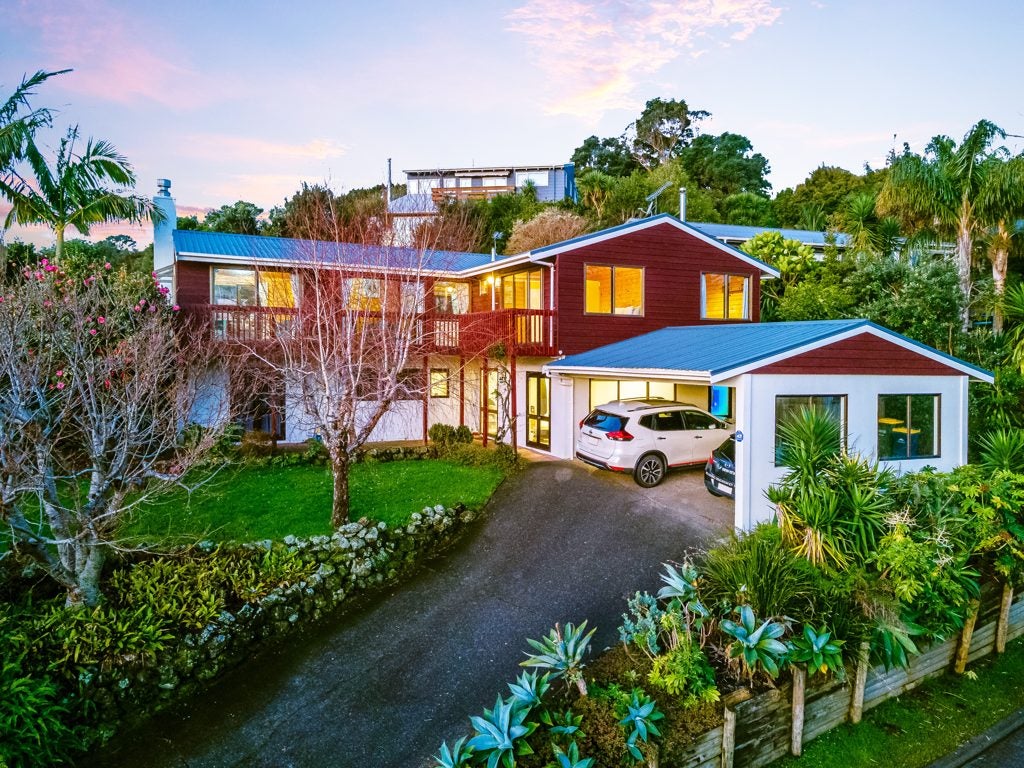 27 Hebe Place, Birkenhead, Auckland - Carousel 1