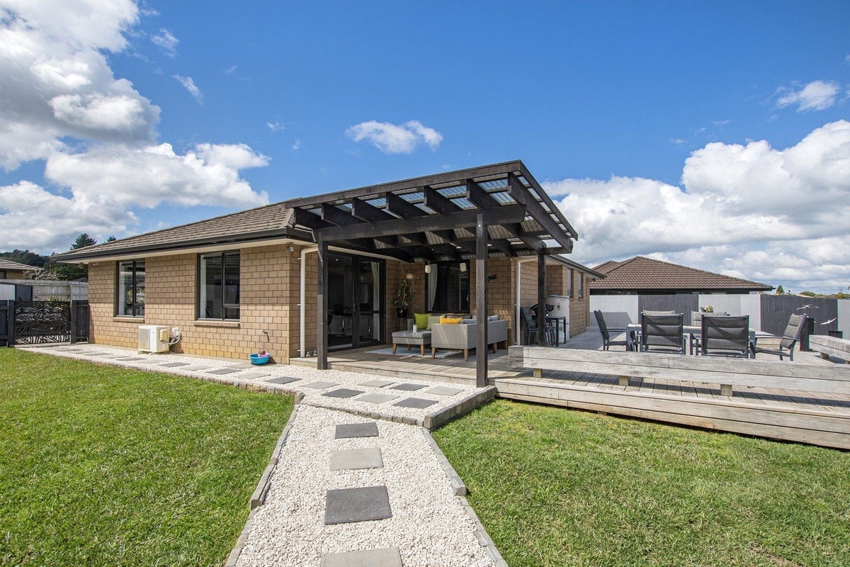 16 North Crest Drive, Onerahi, Whangarei - Carousel 1