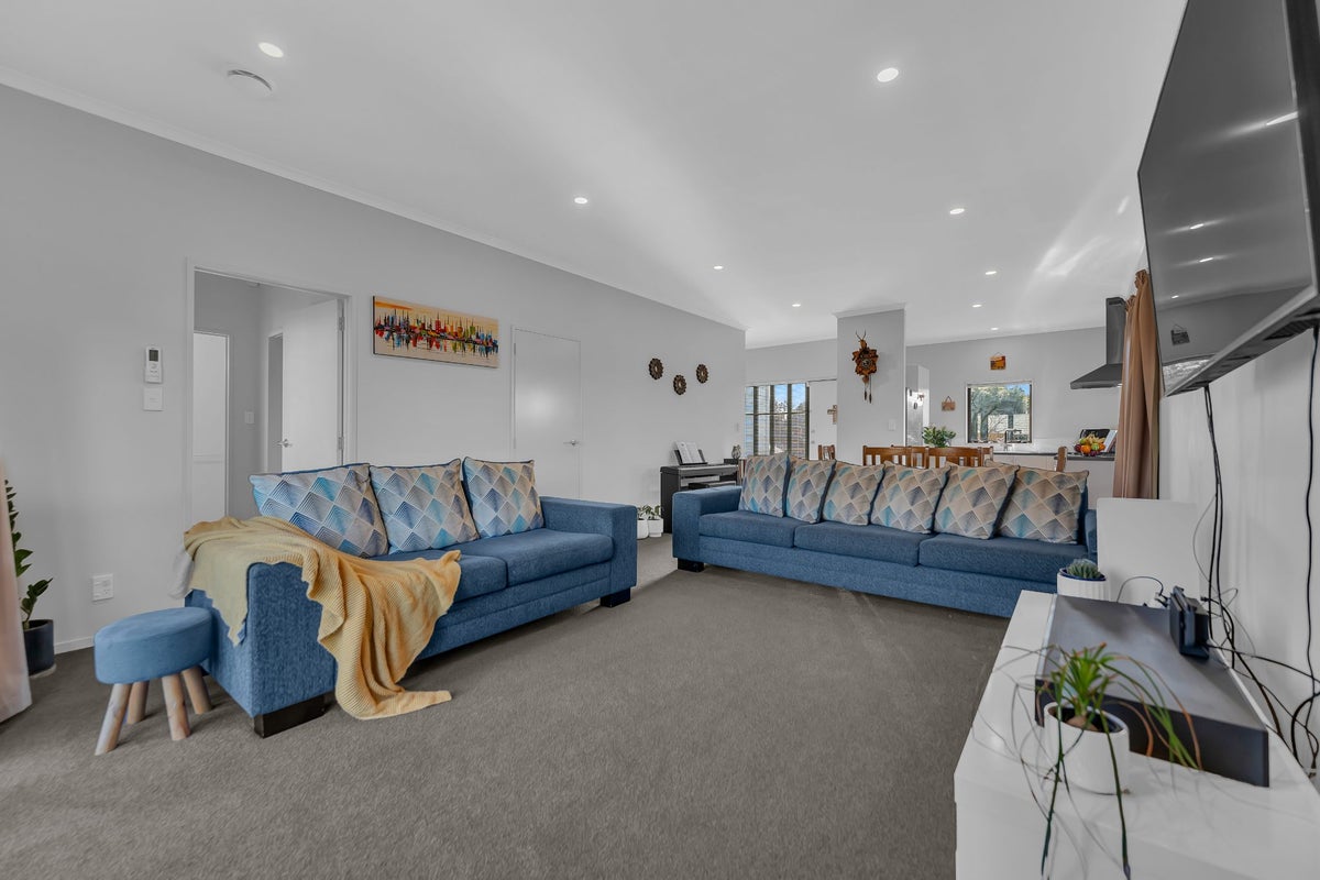 36 Kuurae Crescent, Weymouth, Auckland - Carousel 2