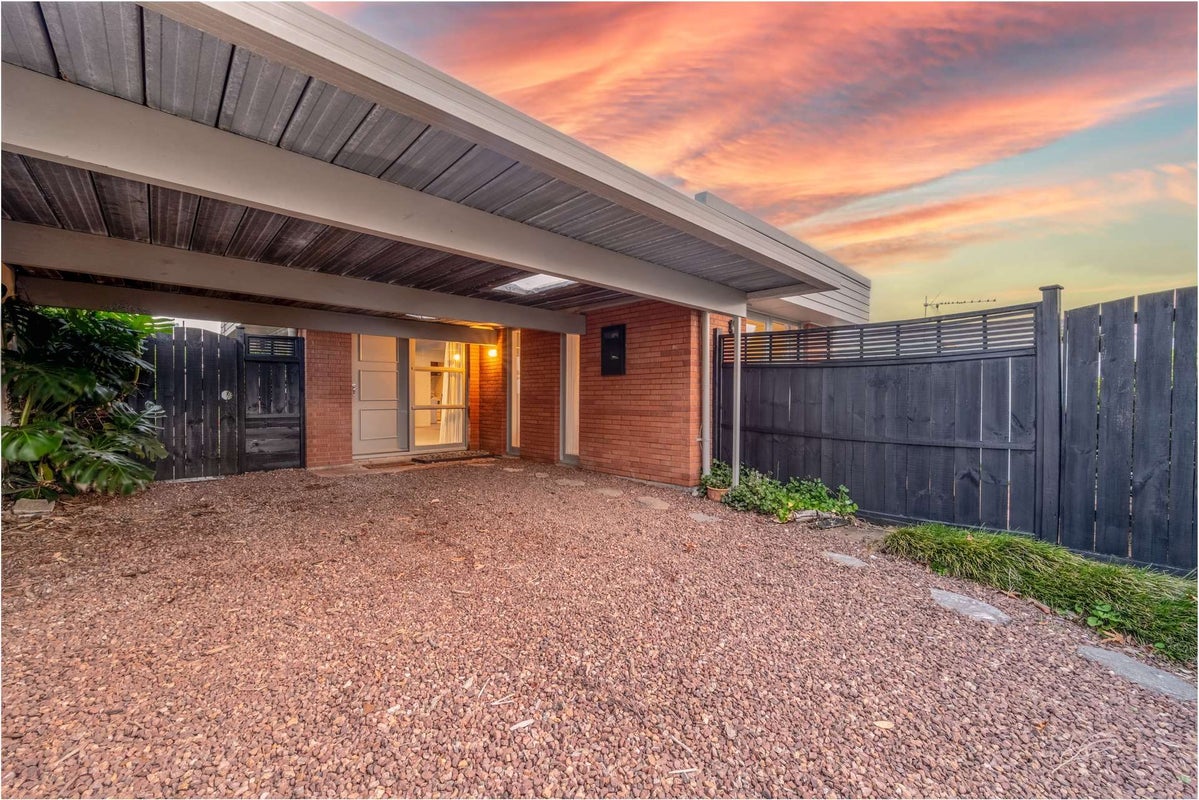 2/310 Bucklands Beach Rd, Bucklands Beach, Manukau - Carousel 16