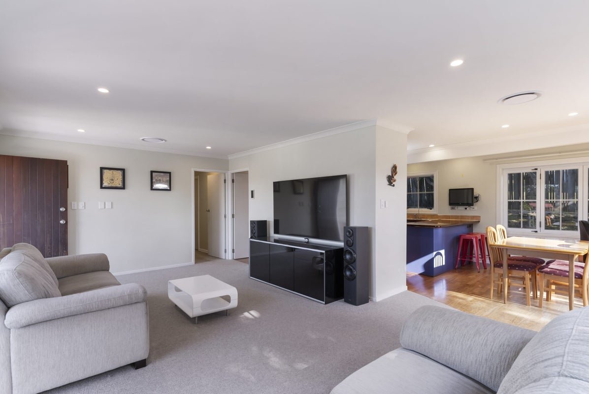 5 West Glade Crescent, Birkenhead, Auckland - Carousel 1