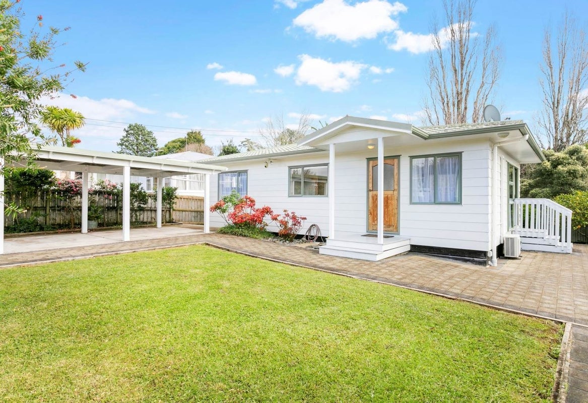 142 Lynwood Road, New Lynn, Auckland - Carousel 1