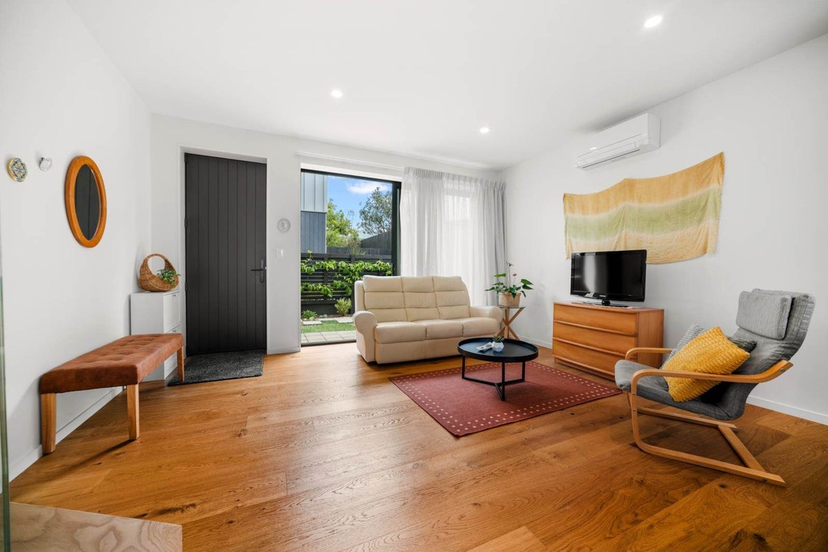 23/82 East Coast Road, Milford, Auckland - Carousel 2