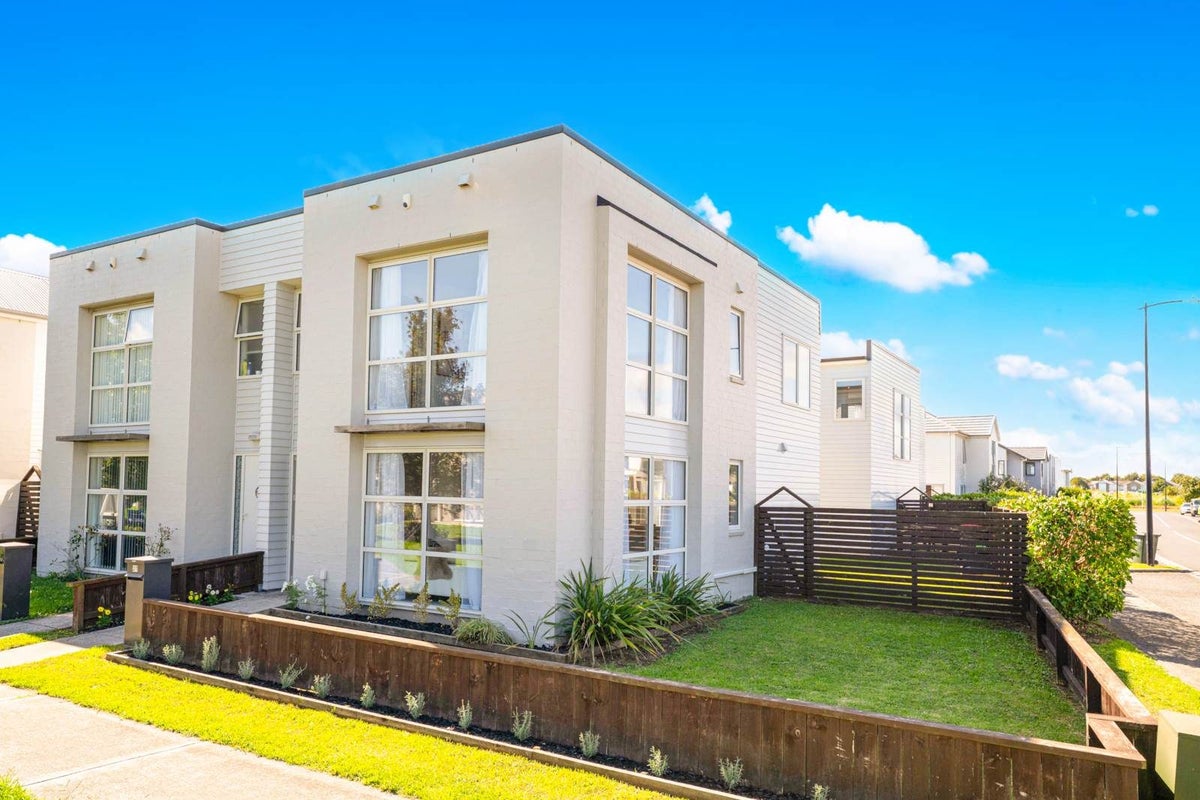 27 Hollowout Street, Takanini, Auckland - Carousel 1