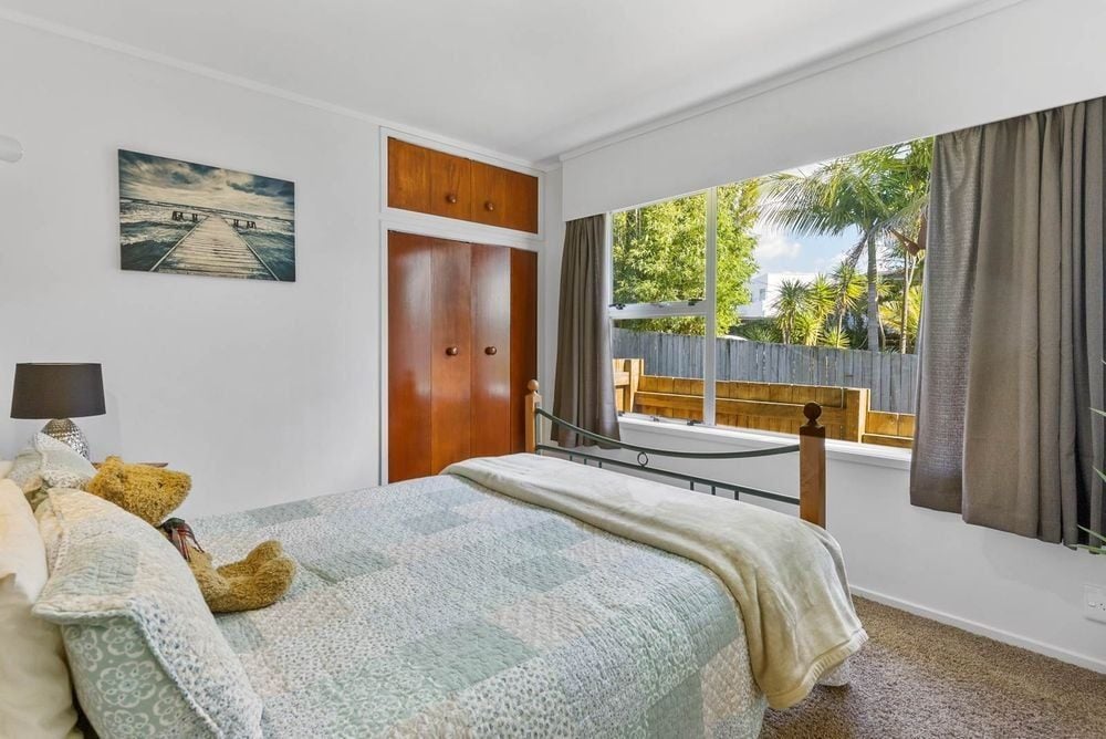 121 Carlisle Road, Northcross, Auckland - Carousel 1