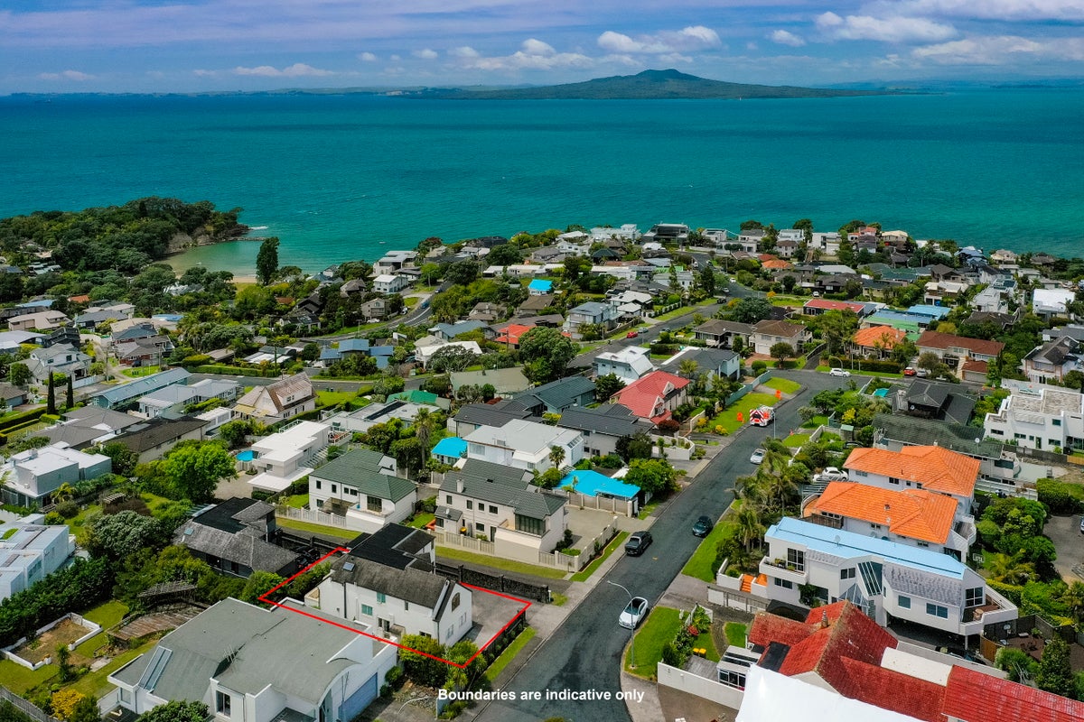 11A Midway Avenue, Castor Bay, Auckland - Carousel 1