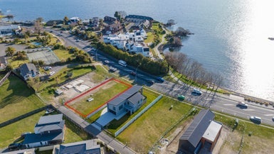 2/3 Tremaine Avenue, Two Mile Bay, Taupo - Carousel 1