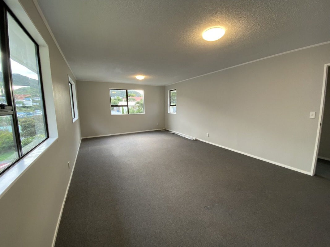 8 Fiona Grove, KARORI 6012, WELLINGTON - Carousel 2