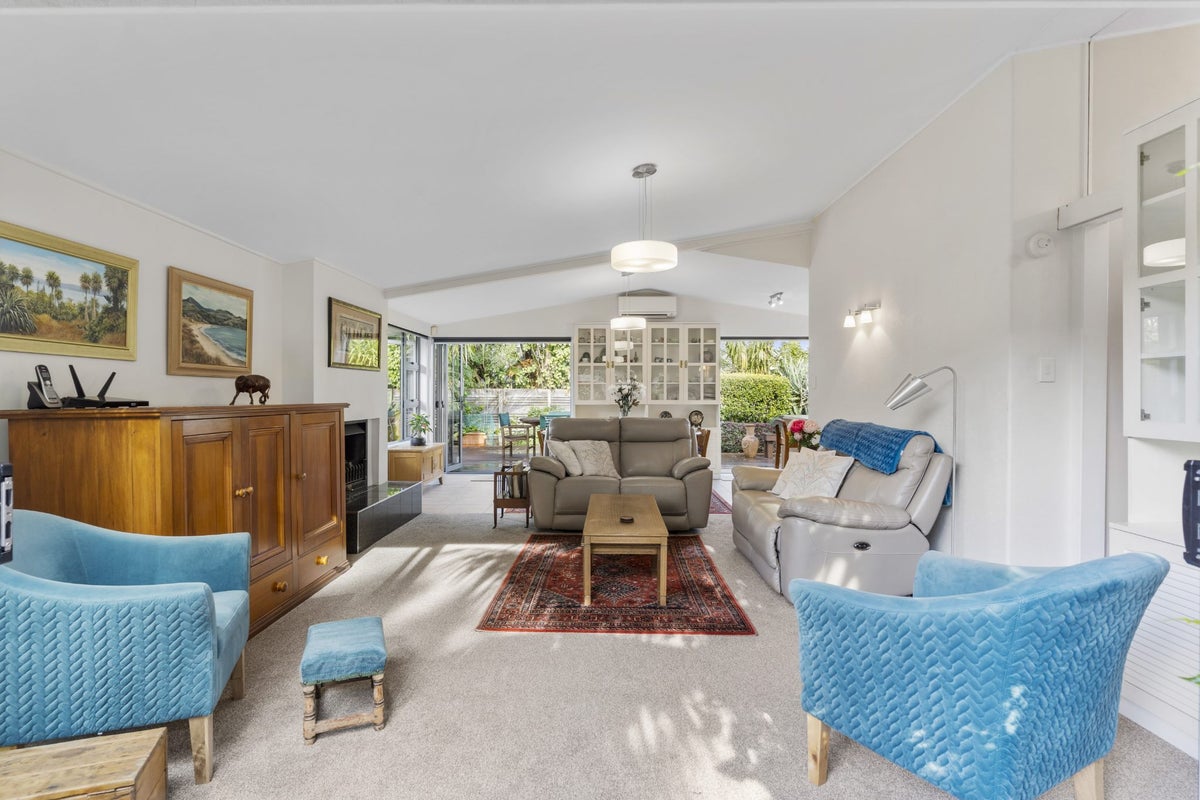 71 Frederick Street, Hillsborough, Auckland - Carousel 2