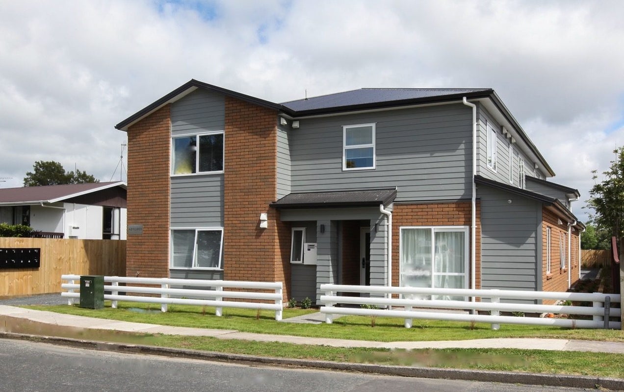 2/13 Crescent Court, Melville, Hamilton, Waikato - Carousel 2